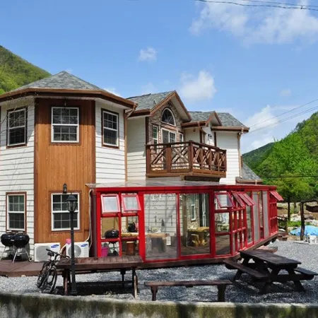 Jecheon The John Pension Отели рядом с достопримечательностью «Храм Токчуса»