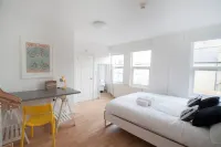Tooting Broadway Studios & Rooms by PrimeCityHosts Hotel di Mitcham