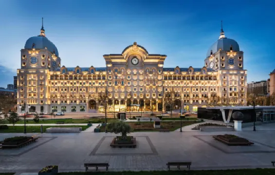 Courtyard by Marriott Baku Отели рядом с достопримечательностью «Парк Гусейн Джавид»