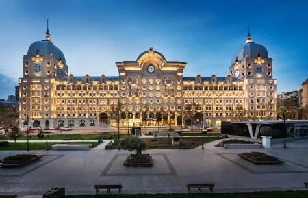 Courtyard by Marriott Baku Отели рядом с достопримечательностью «Дворец Ширваншахов»