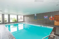 Sandman Hotel Abbotsford Airport - ที่มีสระว่ายน้ำ