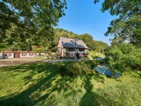 Chlívce u Hronova Hotels in Stárkov