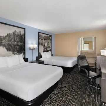 Super 8 by Wyndham Paducah I-24 Exit 4 Hotels near Lowertown Arts District