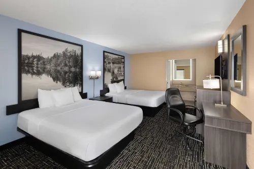 Super 8 by Wyndham Paducah I-24 Exit 4 Hotel di Paducah