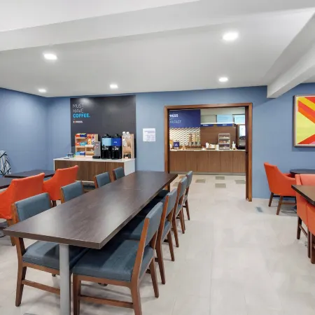 Holiday Inn Express & Suites Port Washington by IHG
