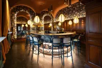 Hypernym Hotel & Suites