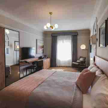 Historic Sonora Inn Rooms