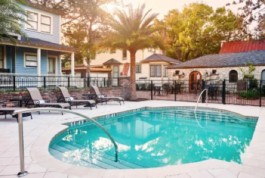 The Collector Inn & Gardens