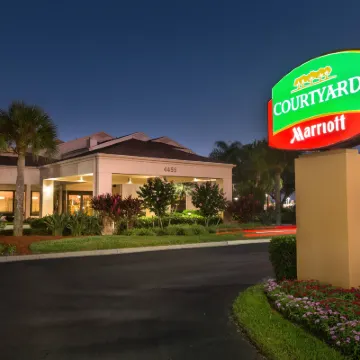 Courtyard by Marriott Fort Myers Cape Coral Hotels near Centennial Park