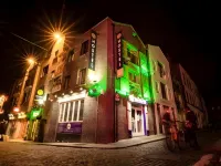 Temple Bar Lane Hotels near 3Olympia Theatre