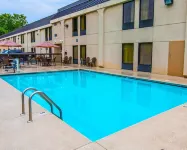 Clarion Inn Near Lookout Mountain - Kolam Renang