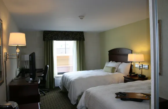 克利夫蘭曼圖爾歡朋套房酒店