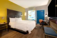 Tru by Hilton Galveston - balcony