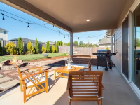 The Watusi Place - A Modern Umpqua Valley Getaway