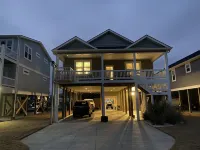 Updated 4bd/2ba, ocean views, LIFT, close beach access, Pet Friendly