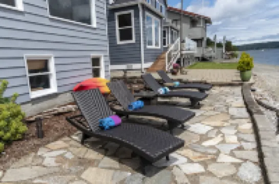 Beach Home w/King & Queen bed + Wi-Fi see Whales/Eagles Minutes to Seattle Ferry Hoteles en Bremerton