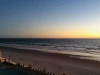 Daytona Beach Oceanfront 4 Fl Great Rates with Spectacular Views of the beach