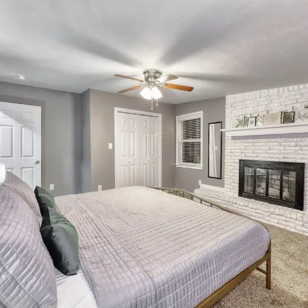 5mins to Kyle Field, 5BR w Private Backyard & Pool