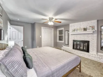 5mins to Kyle Field, 5BR w Private Backyard & Pool Hotels near The Children's Museum of the Brazos Valley