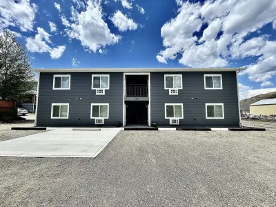 Yellowstone Retreat Rentals U4: two blocks from Yellowstone!