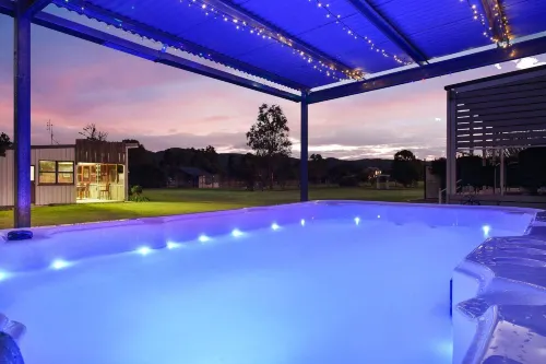 Kulang Lodge in Charming Broke with Large Swim Spa and Games Room Suits up to 8 Guests Hotels in Broke
