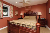 Delightful Lakeshore Cottage, Great Swim & Lakeside Amenities, +22 Foot Pontoon
