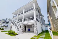 Brand New, 10 houses from beach/boardwalk, AMAZING BEDS!