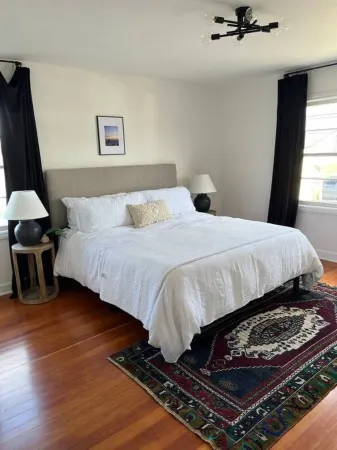 Henderson Frog Pond Compound Отели рядом с достопримечательностью «Секвойя Парк Гарден»