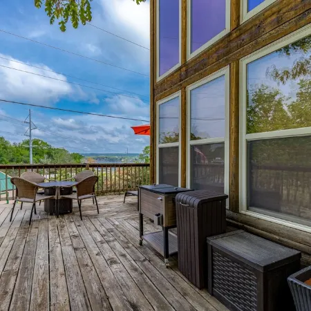 The Cowskin Cabin & Bunkhouse - Lakeview Getaway on 1/2 acre
