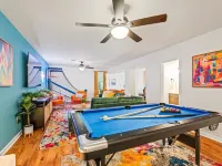 5BR Private Mountain Game Cabin! Hot Tub, Fire Pit Hotels in McGaheysville