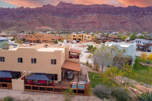 SG3 Private hot tub, Ping pong, Badminton, Huge Patio, Views