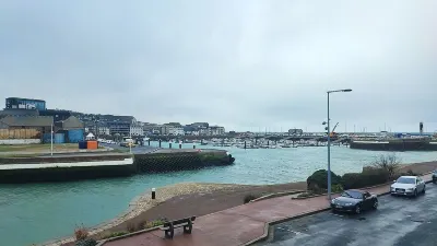 Elegant Studio, facing marina and harbour