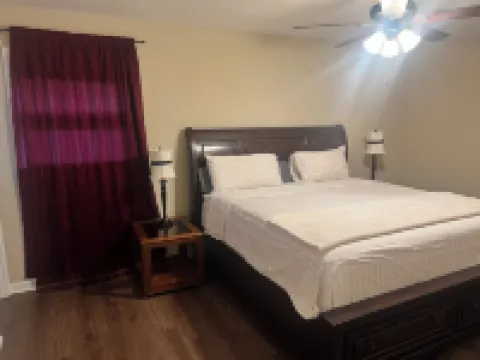 House of Prayer, 3-bedroom house with a picnic backyard. Hotels in Anniston