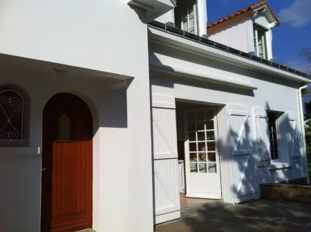 BEACH 50M, NEAR PORNIC, FAMILY HOUSE FROM 6 TO 12 PEOPLE