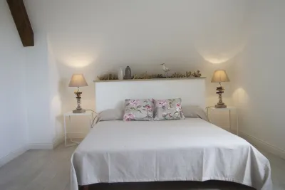 CHARMING, BRIGHT 8-PERSON HOUSE CLOSE TO THE BEACH AND SUSCINIO CASTLE Hôtels à proximité de : Plage De LANDREZAC