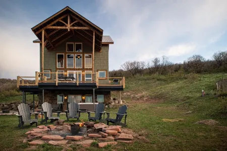 Luxury Mountain Top Cabin with Stunning Views