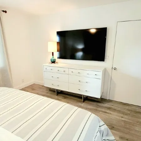 POSHPADZ Kai Villa-Water Views, Balcony, Walk to Jupiter Beach Sleeps 4