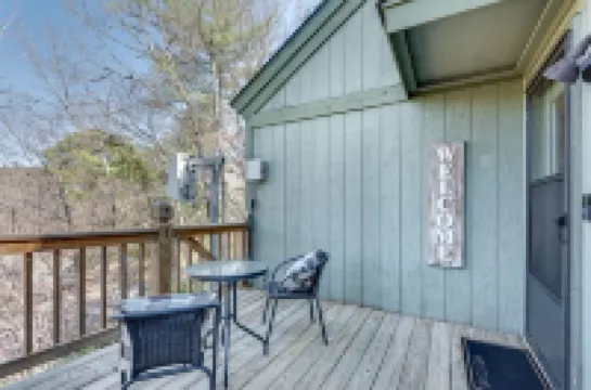 Relaxing 3Br Cabin Retreat in Helen, GA – Perfect for Families & Couples