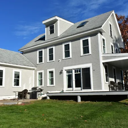 Meredith Bay - Brand New 2nd and 3rd floor Apartment in Private Home