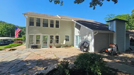 Cozy Lake Front House on 7MM of LOZ with a nice yard and a Private Dock!