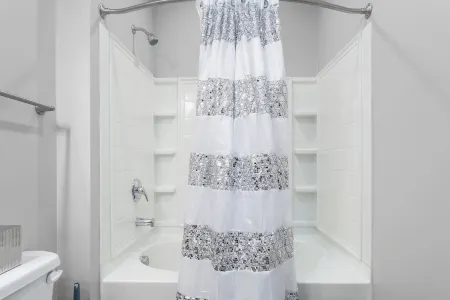 Spacious Extended Stay - Pool & Gym