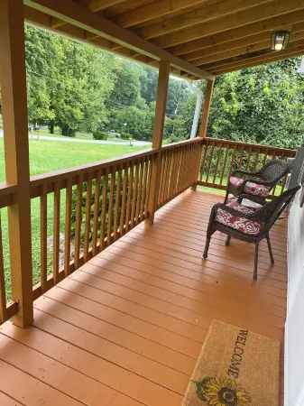 Cozy Home with over an Acre - November rates reduced!!!