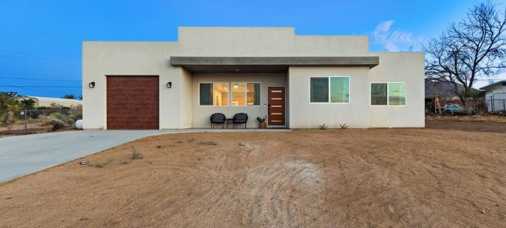 COZY JOSHUA TREE HOME- 9 min to the park! with Hot Tub Hotels in Joshua Tree