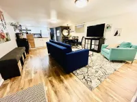 Large Modern 2 Bedroom near Ocean, Airport, and Seattle with private garage