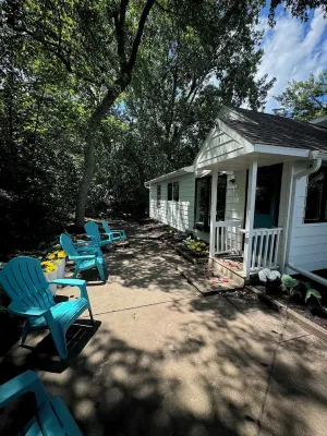 Wayzata Colorful Home w/ Office! Hotels in Wayzata