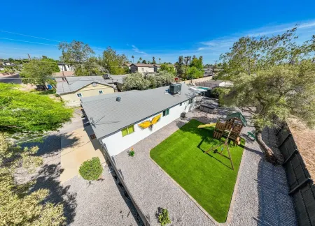 Beautiful Weather, Hot Tub, Dog Friendly, Playground, Huge Yard, Covered Parking Отели рядом с достопримечательностью «Ботанический сад города Финикс»