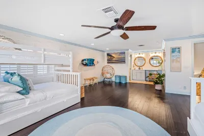 NEW! Drift Inn-Lakefront Home w/ Hot Tub, Outdoor Bar, Golf!