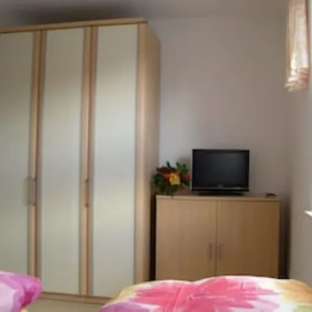 120 meters to the lake - vacation apartment with top equipment