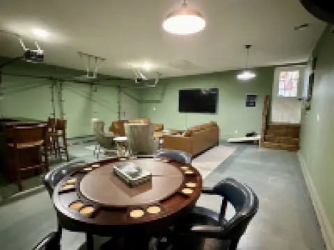 Luxury farmhouse on Bourbon Trail with hot tub - Bulleit 4 mi - Frankfort 15 mi