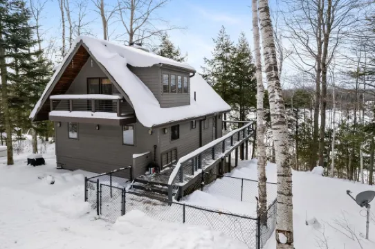 Peace on the Lake...close to Downtown Charlevoix